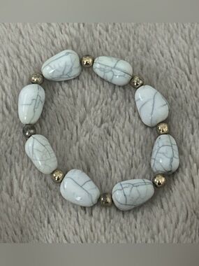 White Howlite Beaded Stretch Bracelet with Gold Accent Beads